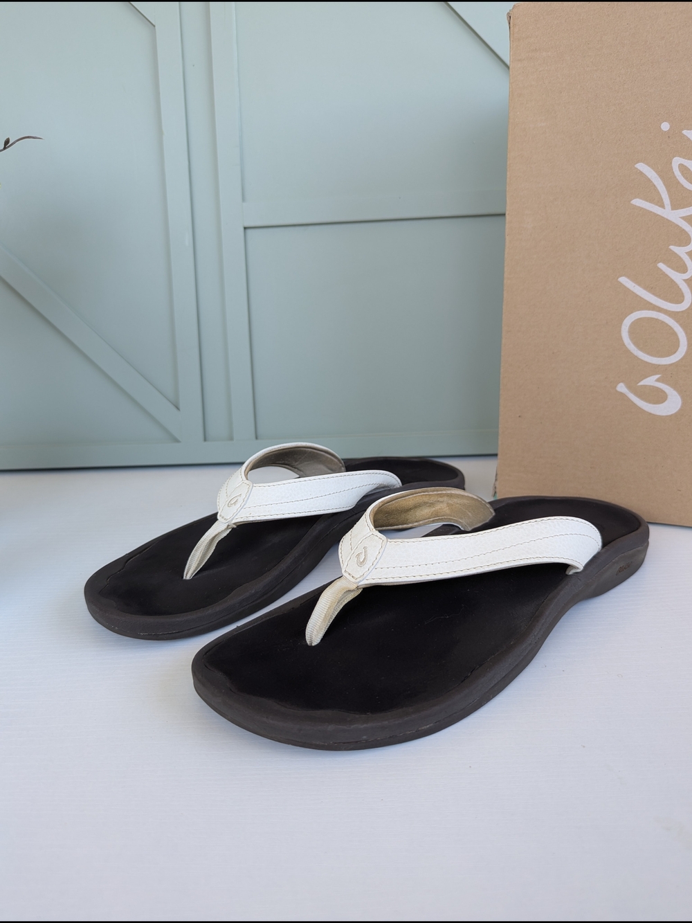 OluKai White Leather Thong Sandals with Black Footbed